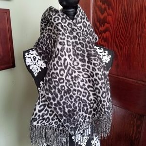 Beautiful soft gray/white scarf